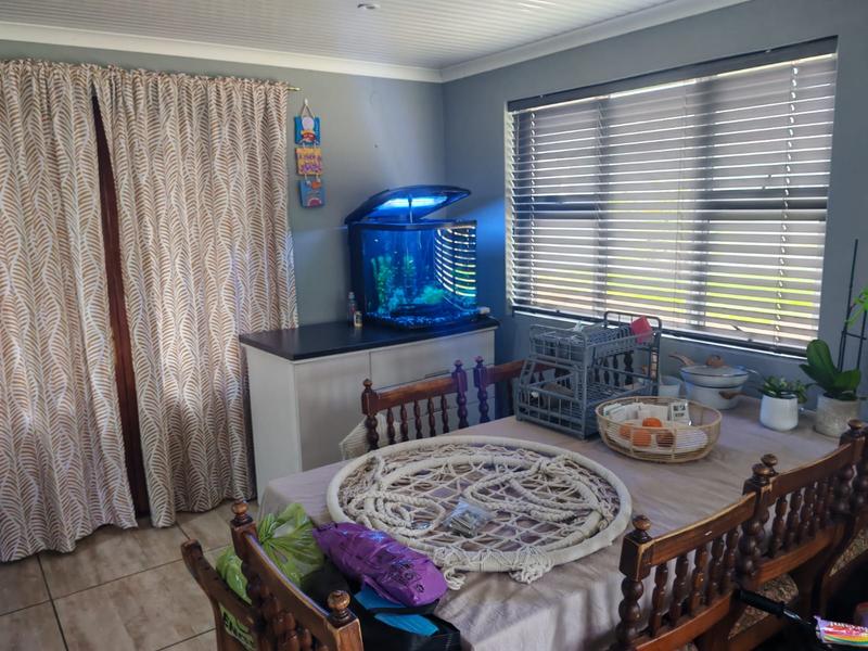 6 Bedroom Property for Sale in Sandbaai Western Cape